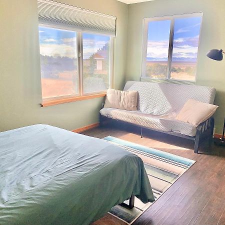 Cozy Remote Retreat • Mountain Views • Stargazing Villa Crestone Exteriör bild