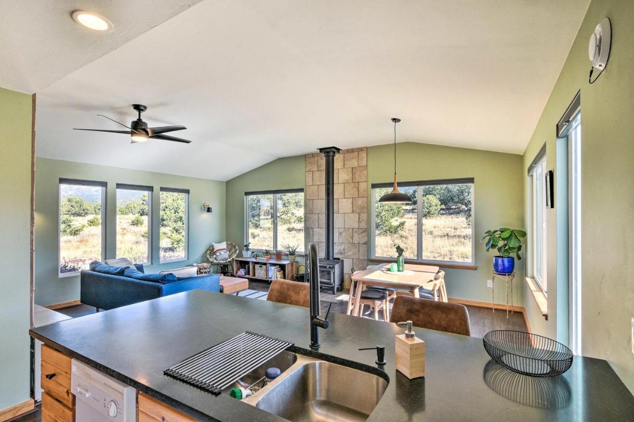Cozy Remote Retreat • Mountain Views • Stargazing Villa Crestone Exteriör bild