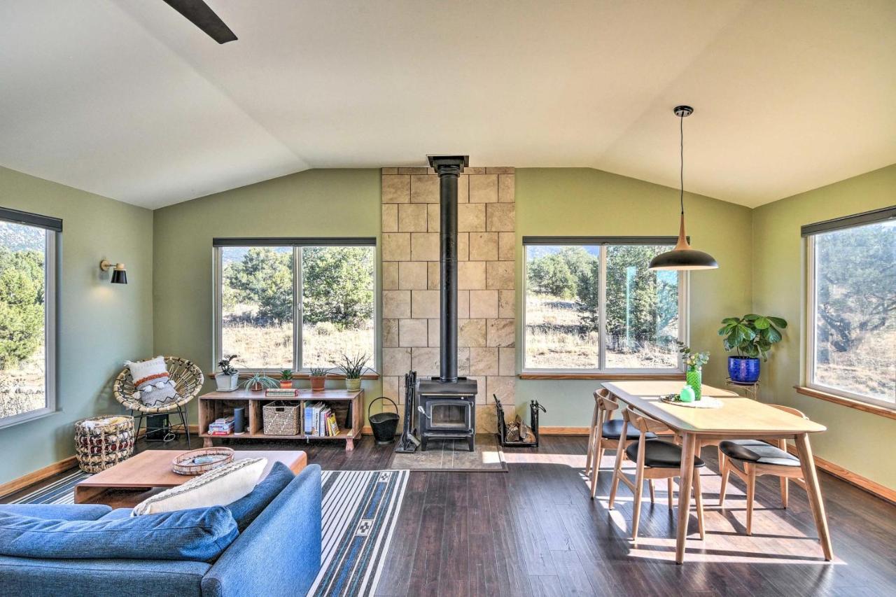 Cozy Remote Retreat • Mountain Views • Stargazing Villa Crestone Exteriör bild