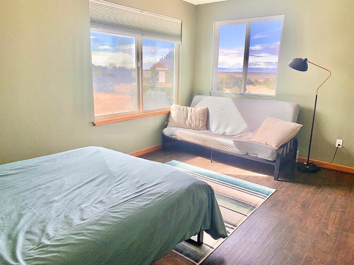 Cozy Remote Retreat • Mountain Views • Stargazing Villa Crestone Exteriör bild